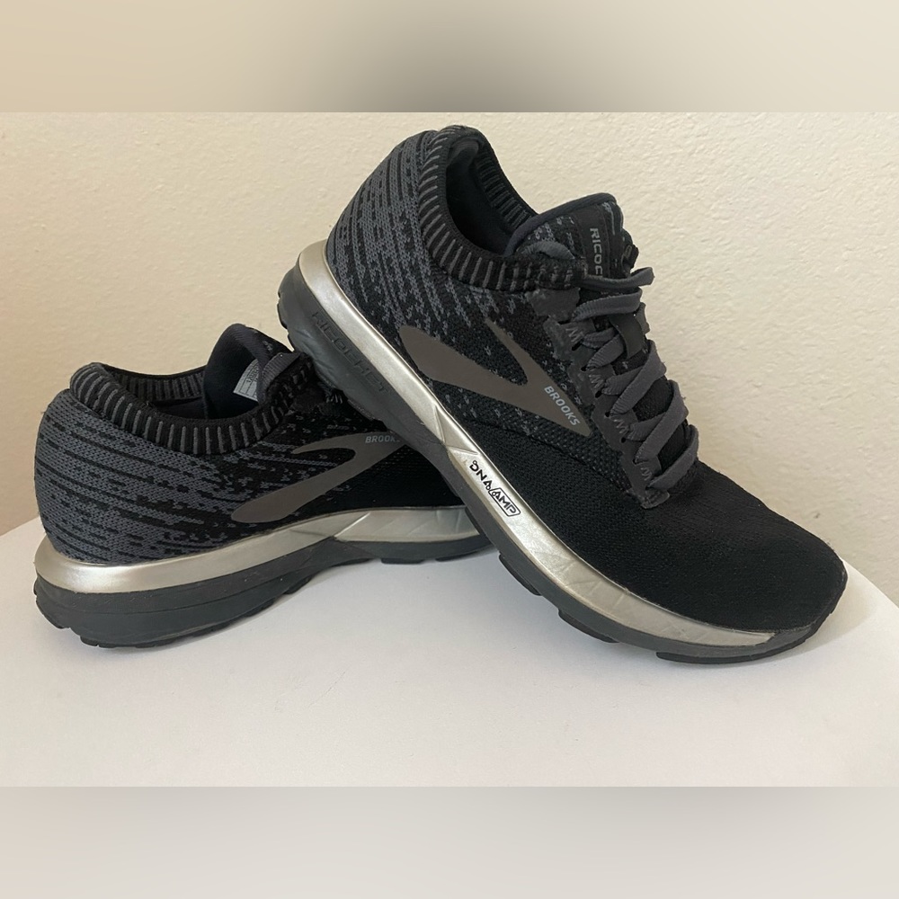 Women’s Black/Gray/Silver Ricochet Running Shoes size 5.5 (USA).